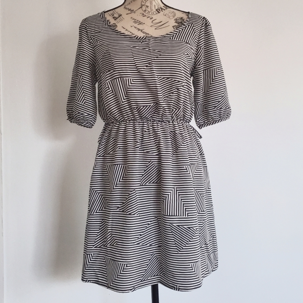 Womens Black n White Striped Design Dress 🌴